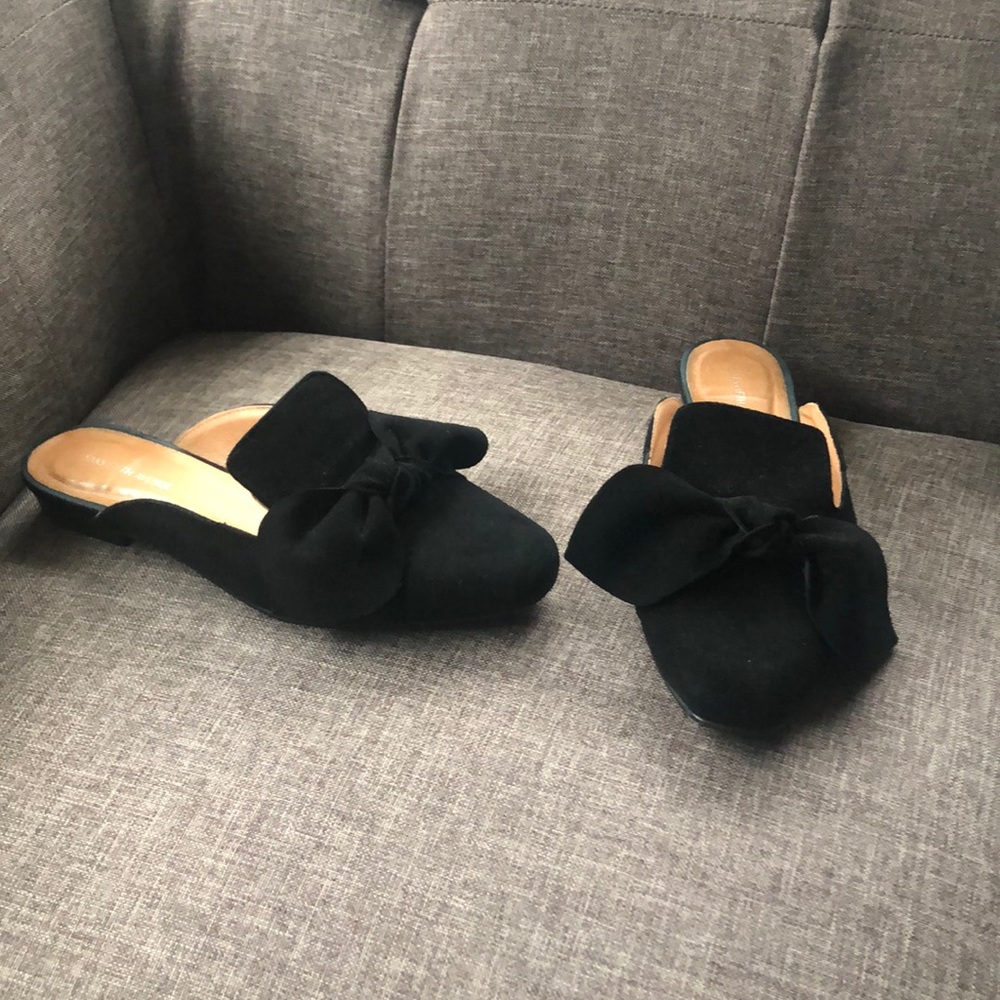 Salks Fifth Avenue, suede mules
